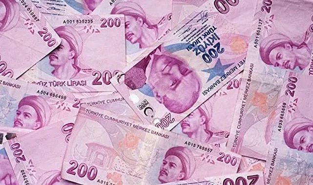 PİYASADAKİ İKİ BANKNOTTAN BİRİ İKİ YÜZ TL...