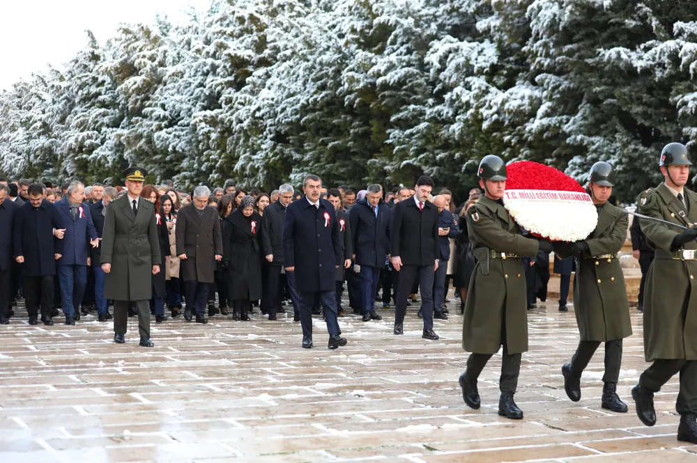 BAKAN TEKİN, ÖĞRETMENLERLE BİRLİKTE ANITKABİR