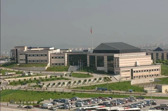  Hürriyetçi Eğitim Sen’den Kocaeli Üniversitesi