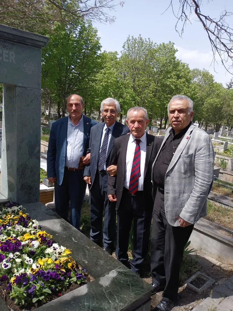 Eski Ankara Büyukşehir Belediye Başkanı Ali Dinçer, Vefatının 17.Yılında Mezarı Başında Anıldı