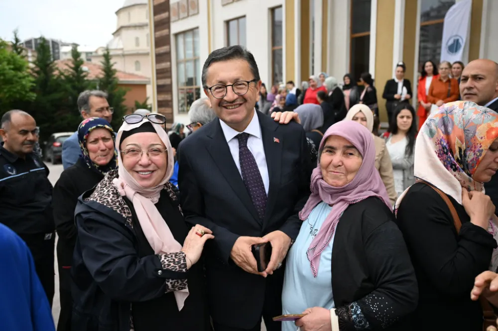 ALTINDAĞ’DA DUYGU DOLU ANNELER GÜNÜ