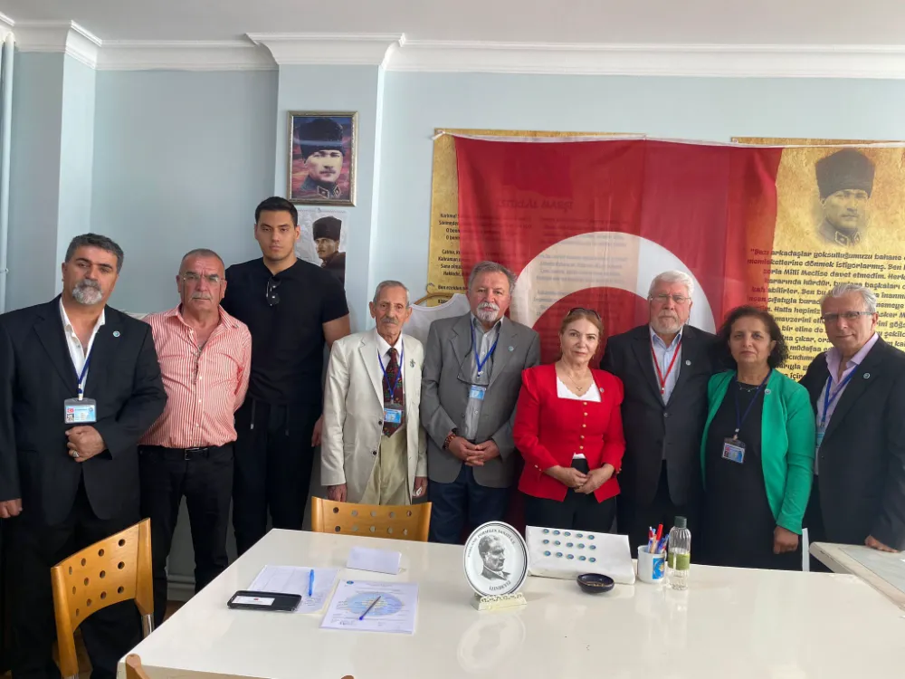 TÜRKİYE EMEKLİLER PARTİSİ ANKARA İL BAŞKANI YÖNETİM VE DİSİPLİN KURULU ÜYELERİNE ROZETLERİNİ TAKTI