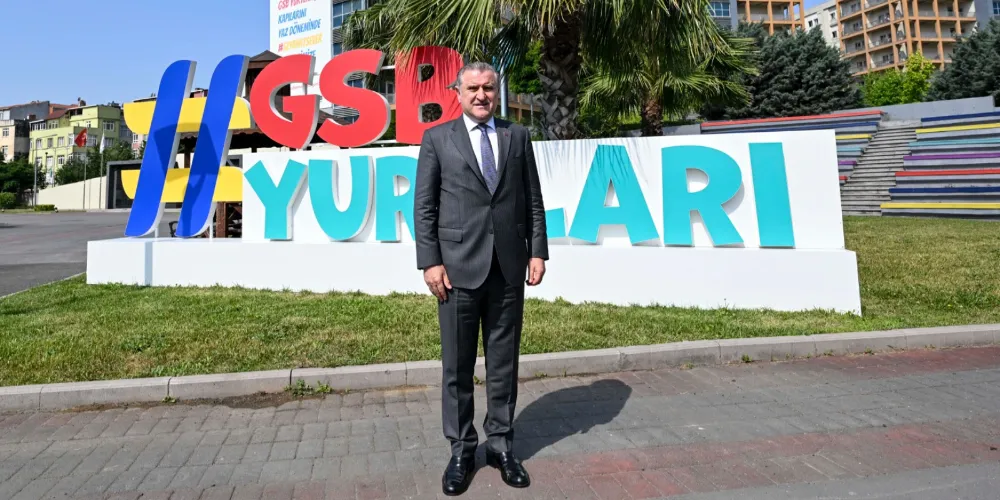 BAKAN BAK’TAN GENÇLERE MÜZEKART VE SEYAHATSEVER MÜJDESİ