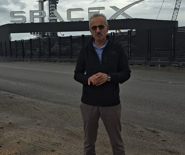 BAKAN URALOĞLU, SPACEX’İN TEKSAS’TAKİ ÜRETİM VE FIRLATMA TESİSİ’Nİ İNCELEDİ