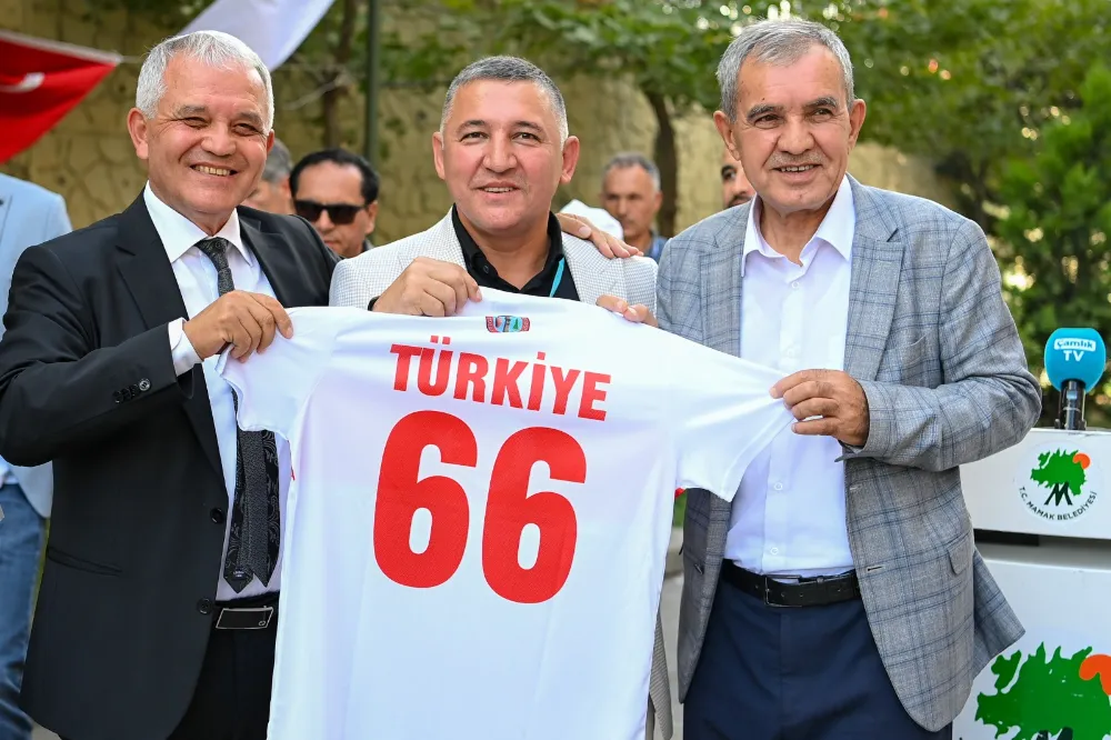 Başkan Şahin: Tribünde