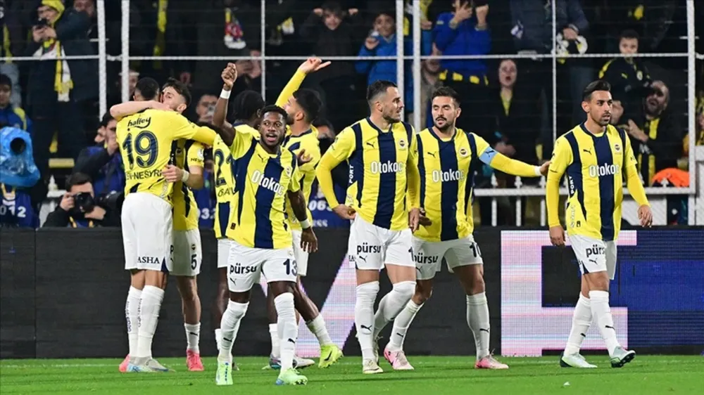 FENERBAHÇE TAKİBİNİ SÜRDÜRÜYOR