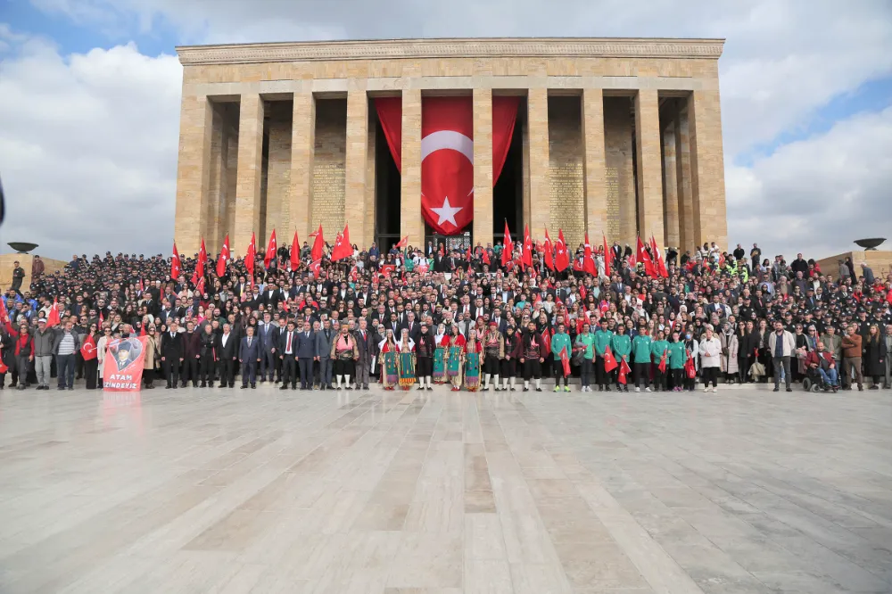 BAŞKAN ÖZARSLAN VE BİNLERCE KEÇİÖRENLİ ANITKABİR’DE ATA’NIN HUZURUNDA