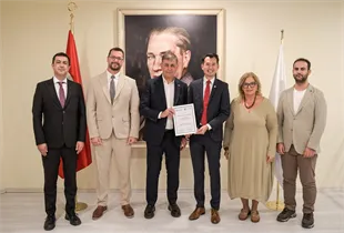 İZMİR  ARTIK YAŞLI DOSTU SEHİR