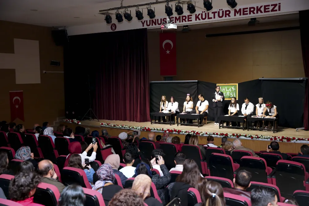 SANATSEVERLER TİYATROYLA, YENİ YETENEKLER SAHNEYLE BULUŞUYOR