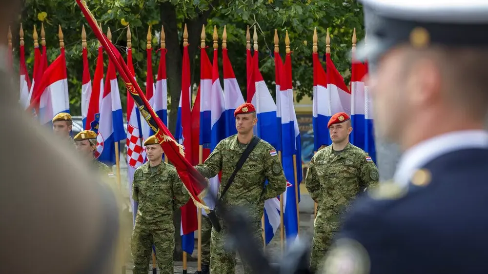 HIRVATİSTAN ZORUNLU ASKERLİK HİZMETİNİ GERİ GETİRİYOR