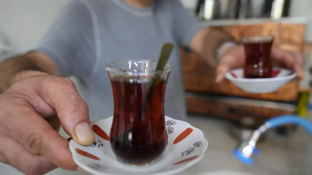 ÜNLÜ ÇAY DEVİ TÜRKİYE PAZARINDAN ÇEKİLİYOR