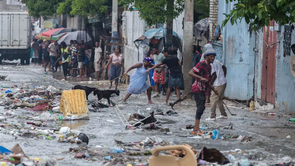 MELİSSA KASIRGASI KARAYİPLERİ VURDU