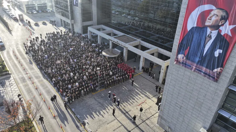 ANKARA BÜYÜKŞEHİR BELEDİYESİ ATA’SINI ANDI