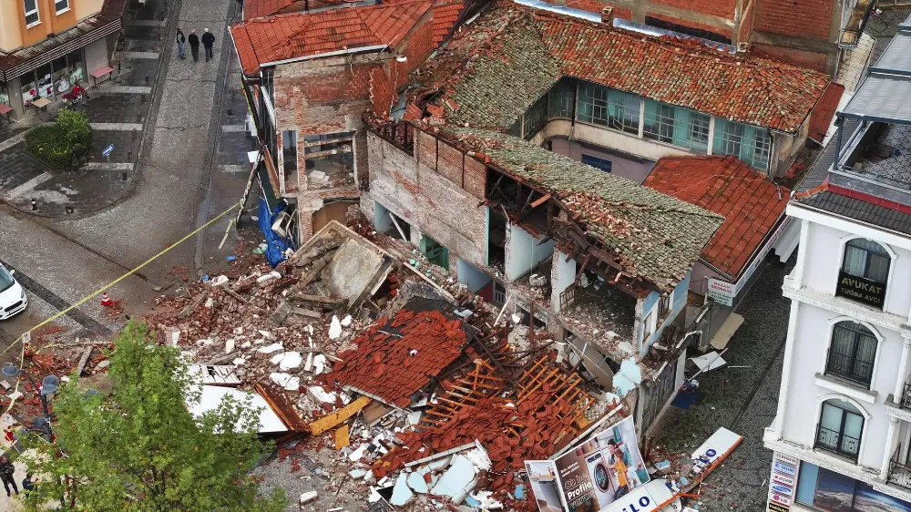 SON ÜÇ AYDA ON BEŞ BİNDEN FAZLA SALLANDI