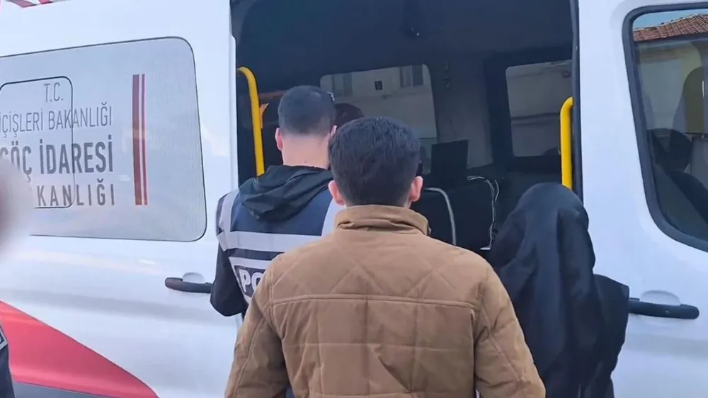 TÜM ÜLKE GENELİNDE EŞ ZAMANLI GÖÇMEN OPERASYONU