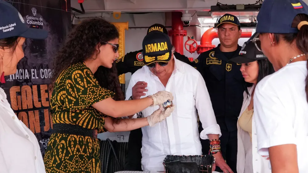 ÜNLÜ GEMİ ENKAZINDAN İLK HAZİNELER ÇIKARILDI