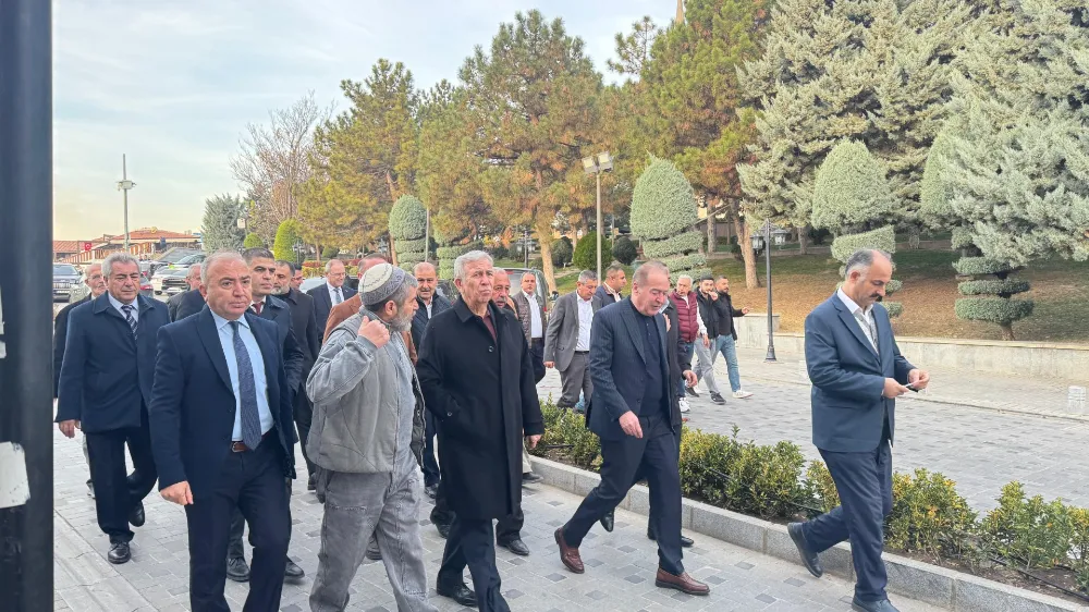 MANSUR YAVAŞ HACI BAYRAM ESNAFIYLA BİR ARAYA GELDİ