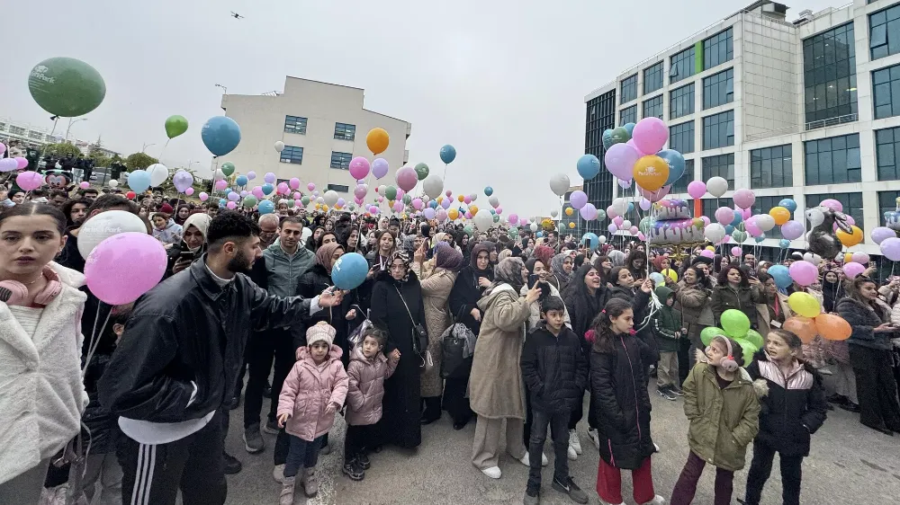 LÖSEMİ HASTASI ÇOCUKLAR BALONLARLA MUTLULUKLARINI PAYLAŞTILAR