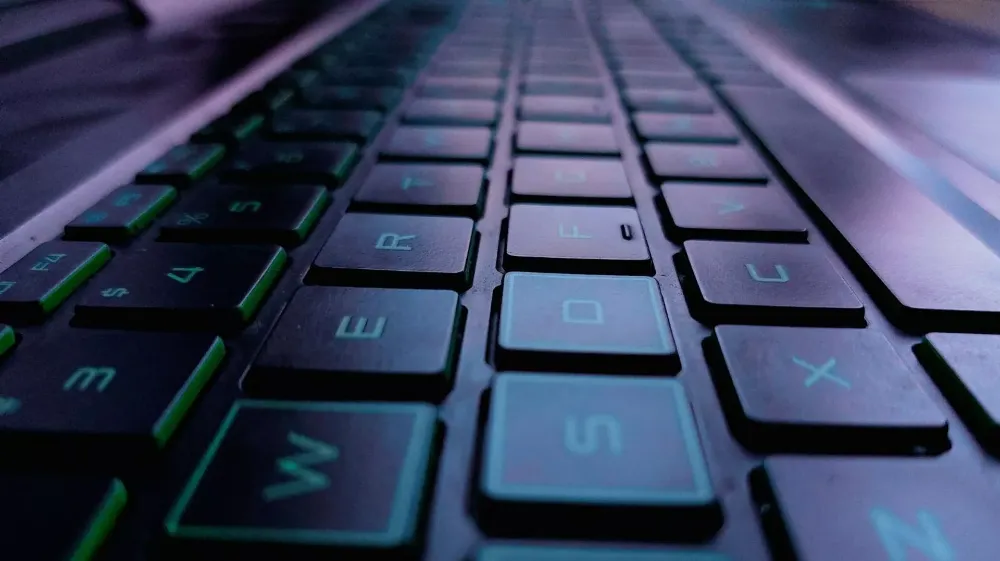 YAPAY ZEKAYA YÖNELEN ÜNLÜ BİLGİSAYAR ŞİRKETİ 6 BİN KİŞİYİ İŞTEN ÇIKARACAK