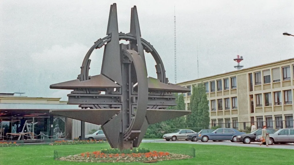 BATI MEDYASI: NATO YAKIN GELECEKTE ÖLEBİLİR