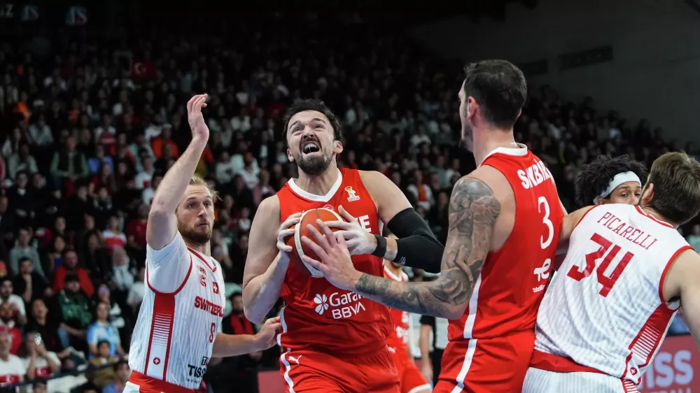 12 DEV ADAMDAN İŞVİÇRE GALİBİYETİ