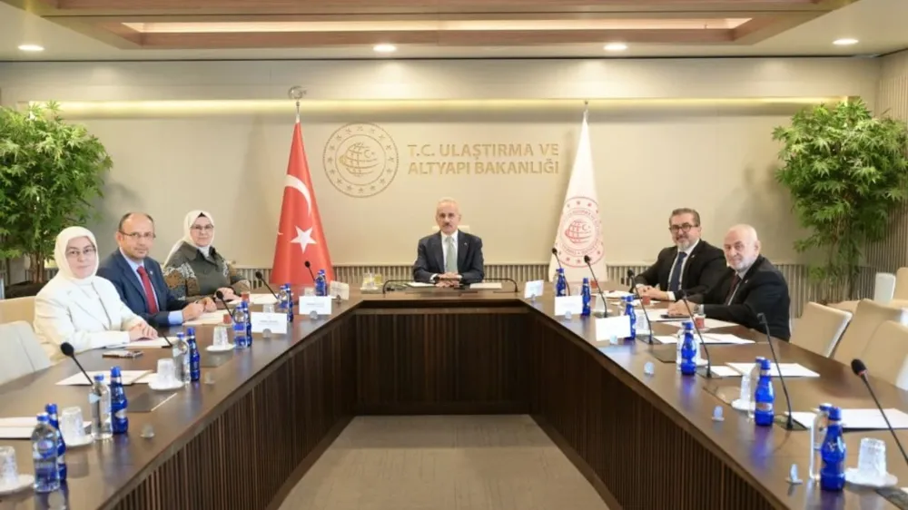 ÇOCUKLARIN DİJİTAL HAKLARI SOSYAL MEDYADA KORUNACAK