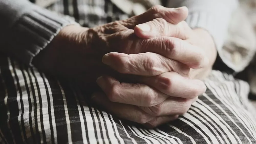 YAŞLILIK DÖNEMİ BAKIM SİGORTASI