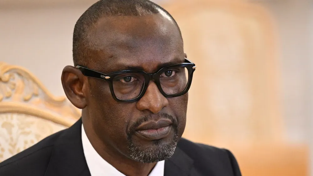 KOCA ÜLKE BENZİN VE DİZEL KRİZİ YAŞIYOR