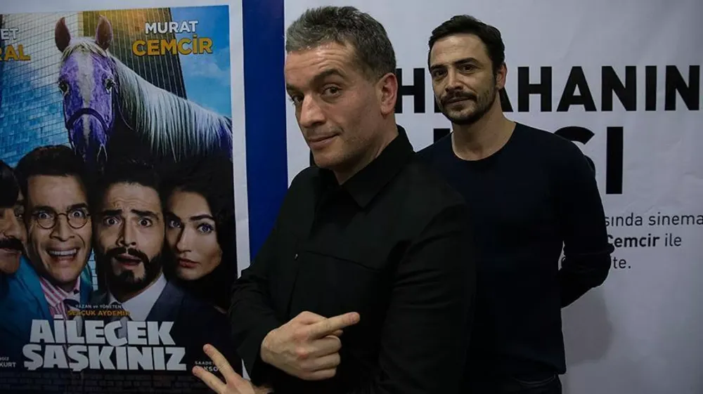 ÜNLÜ SANATÇI EVDE İÇ KANAMA GEÇİRERK YOĞUN BAKIMA ALINDI