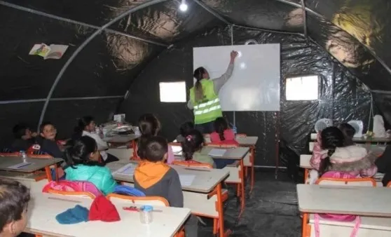 DEPREM BÖLGESİNDE OKULLLAR TATİL