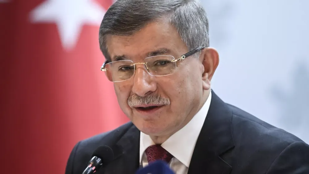 Ahmet Davutoğlu: Demokratik taleplerinizi yerine getirin ama asla ülkeyi bir kaosa sürüklemeyin