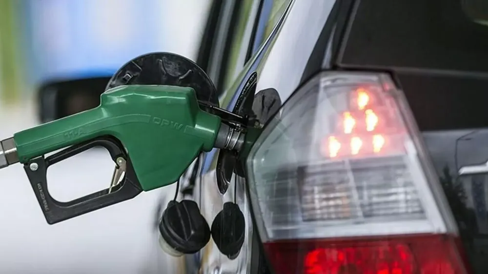 TABELALAR BU GECE DEĞİŞECEK : BENZİN VE MOTORİNE ZAM GELİYOR 