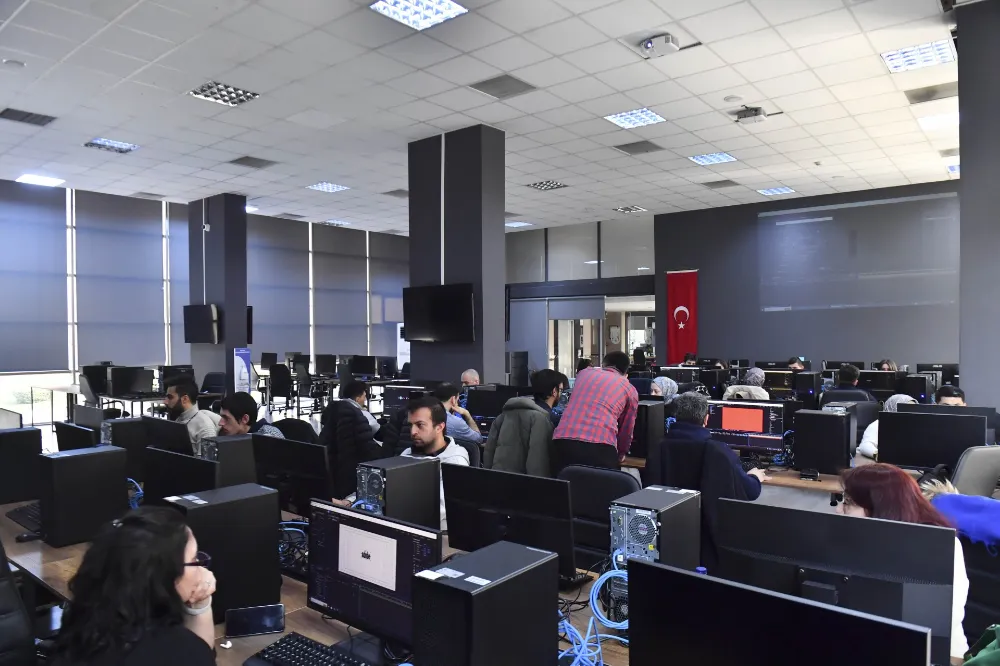 ABB BAŞKENTLİLERİN KARİYER YOLCULUKLARINA DESTEK OLUYOR ANSERA TECHBRİDGE’DE “AKADEMİ ANKARA” EĞİTİMLERİ DEVAM EDİYOR 