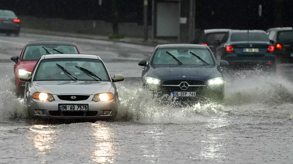 METEROLOJİ UYARDI : GÖK GÜRÜLTÜLÜ SAĞANAK YAĞIŞ BEKLENİYOR