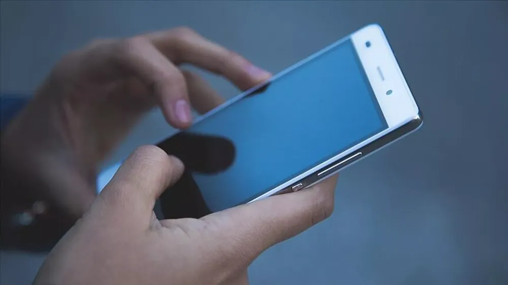 DÖRT TELEFON MODELİ VE BİR HOPARLÖR PİYASADAN TOPLATILACAK 