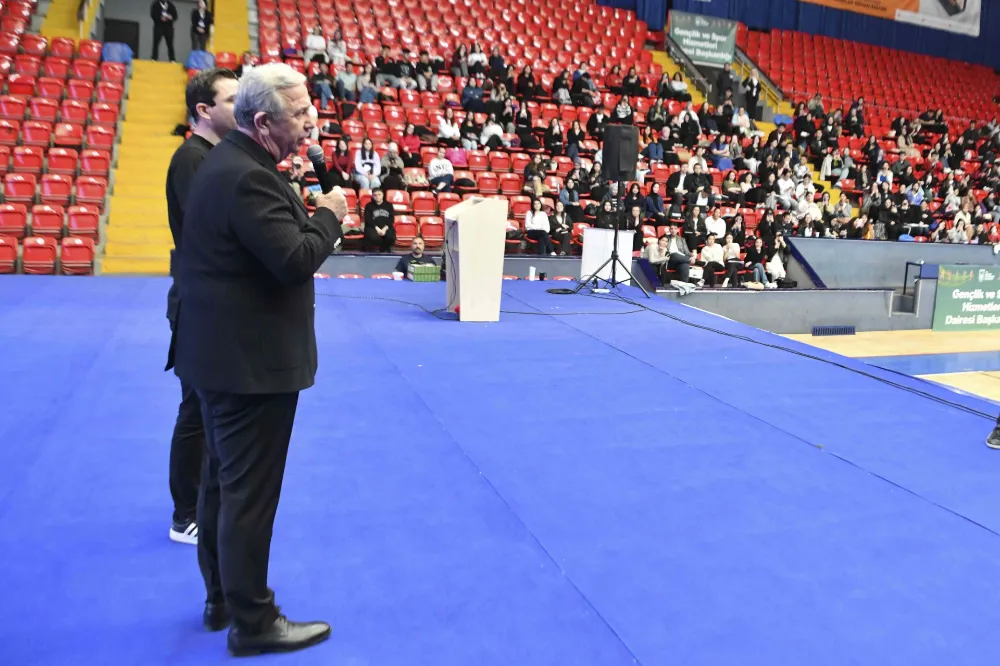 MANSUR YAVAŞ ÜNİVERSİTE ADAYI GENÇLERLE BULUŞTU