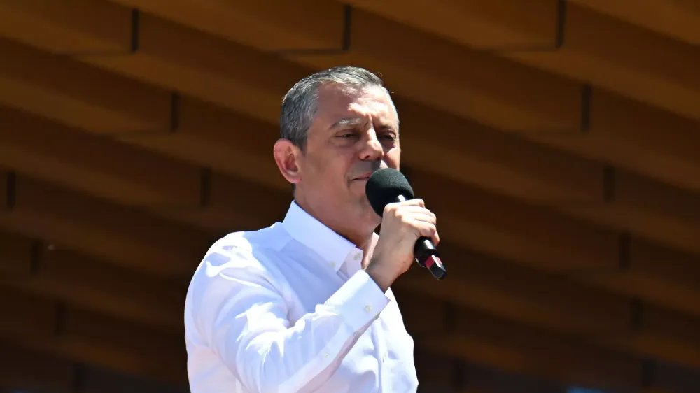 CHP LİDERİ ÖZGÜR ÖZEL HAKKINDA RE