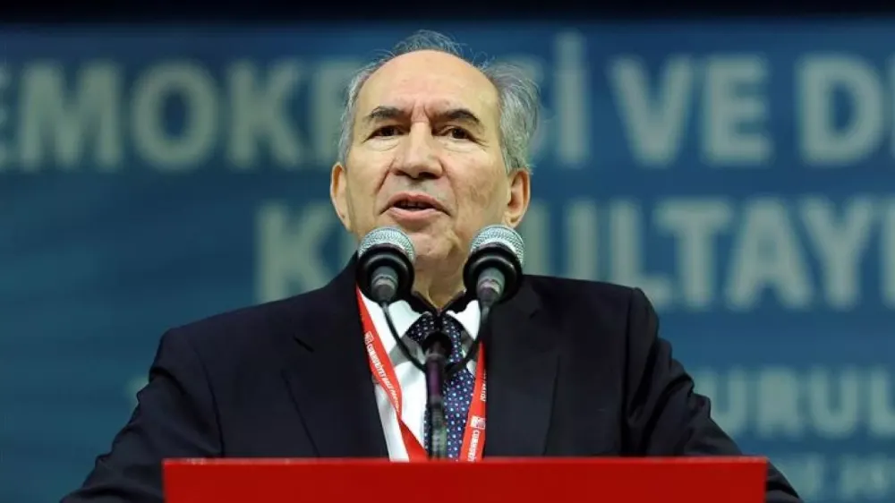 CHP ESKİ GENEL BAŞKANI ALTAN ÖYMEN HASTANEYE KALDIRILDI