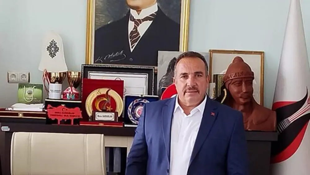 Yenifakılı Belediye Başkanı Musa Sarıaslan trafik kazasında hayatını kaybetti