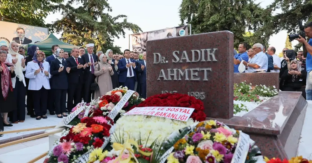 VEFATININ 30.YILINDA SADIK AHMET TÖRENLE ANILDDI