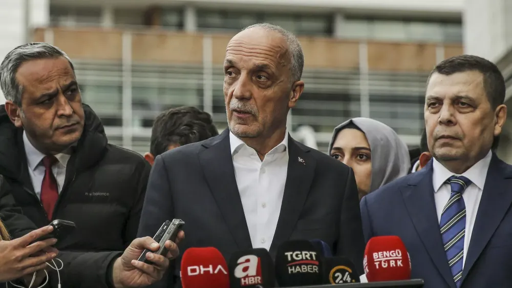 YAKLAŞIK BEŞ YÜZ KURUMDA GREV KARARI 