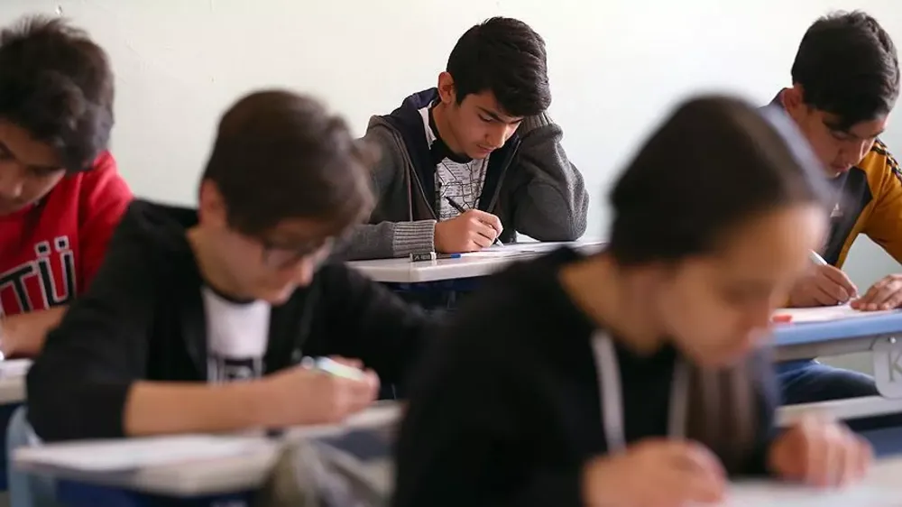 ZORUNLU EĞİTİM SÜRESİ KISALIYOR MU