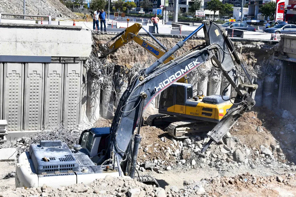 GİMAT ALT GEÇİDİ GENİŞLETİLİYOR, FSM BULVARI’NDA KÖPRÜ İNŞAATI DEVAM EDİYOR