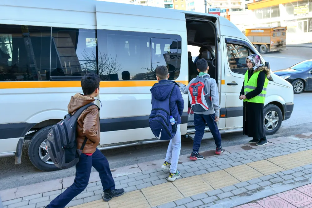 ANKARA BÜYÜKŞEHİR ÖĞRENCİLERE SERVİS VE ABONMAN DESTEĞİ VERMEYE DEVAM EDİYOR