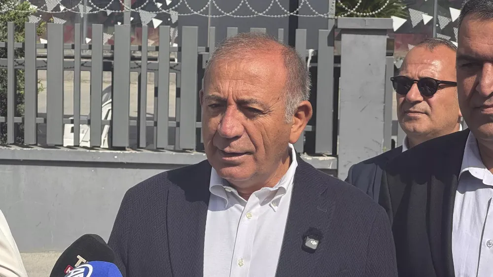 Gürsel Tekin: 