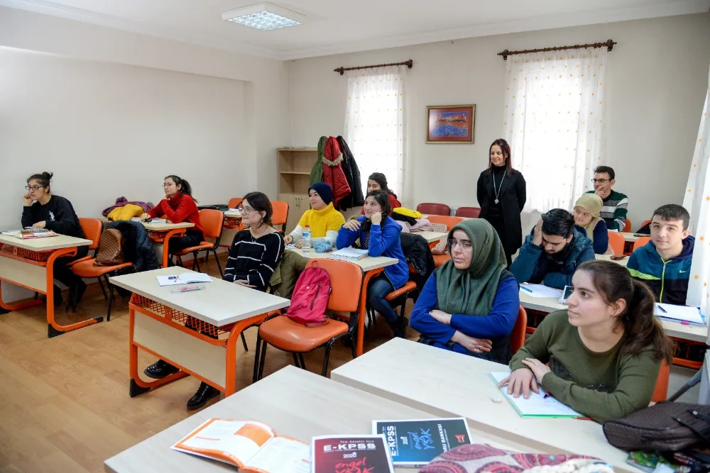 ENGELLİLERE YÖNELİK KPSS KURSU İÇİN BAŞVURULAR BAŞLADI