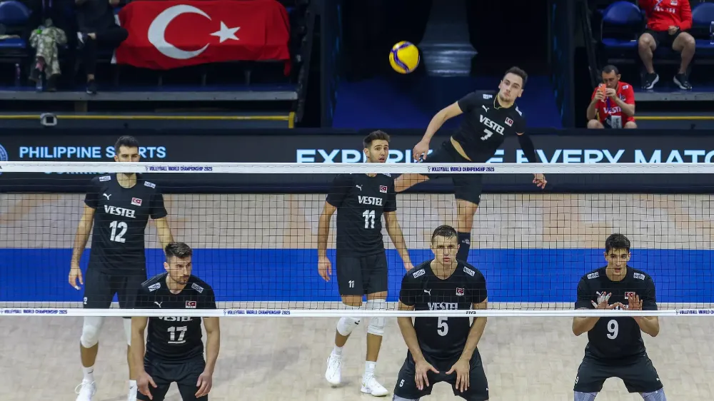 DÜNYA ŞAMPİYONASINDA 3