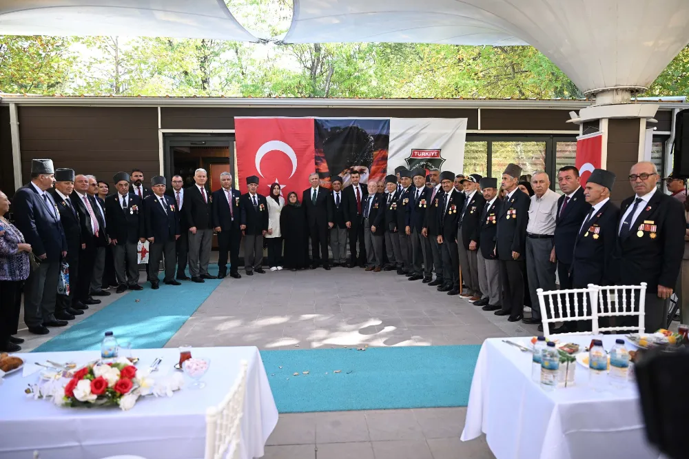 MANSUR YAVAŞ GAZİ VE ŞEHİT YAKINLARIYLA BULUŞTU
