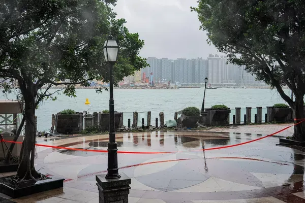 Süper Tayfun Ragasa Çin kıyılarını vurdu, Vietnam için alarm verildi