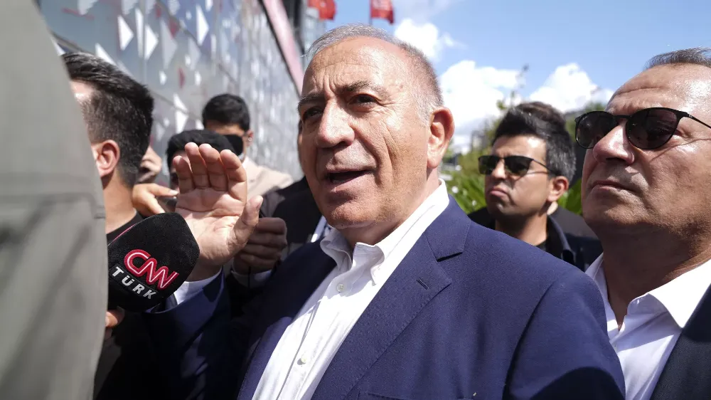 GÜRSEL TEKİN GÖREVİNE DEVAM EDECEK